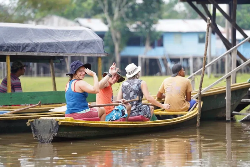Paddle canoe with team and travelers | Amazon Jungle Trips