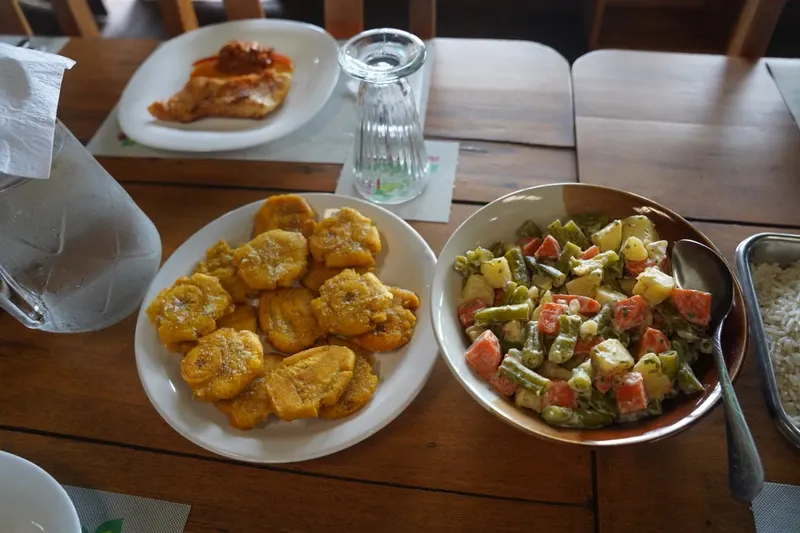 Patacón and cold salad at Zacambú Eco Lodge | Amazon Jungle Trips